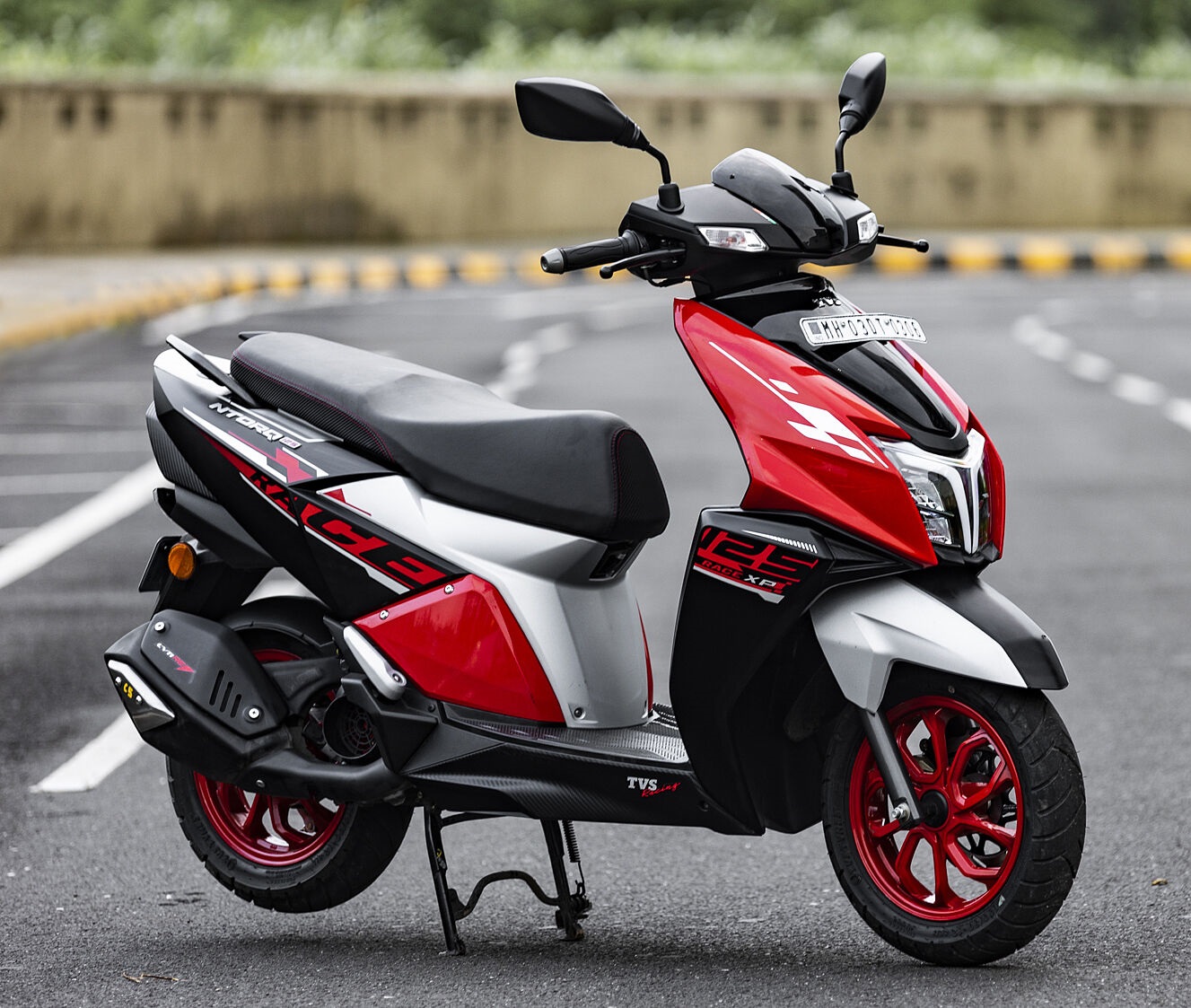 ntorq125ntorqrightfrontthreequarter